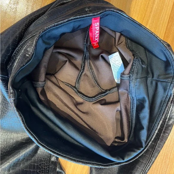 SPANX Faux Leather Croc Leggings In Chocolate SP - Picture 11 of 11